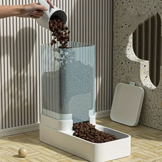 distributeur croquette chat pratique fonctionne par gravité