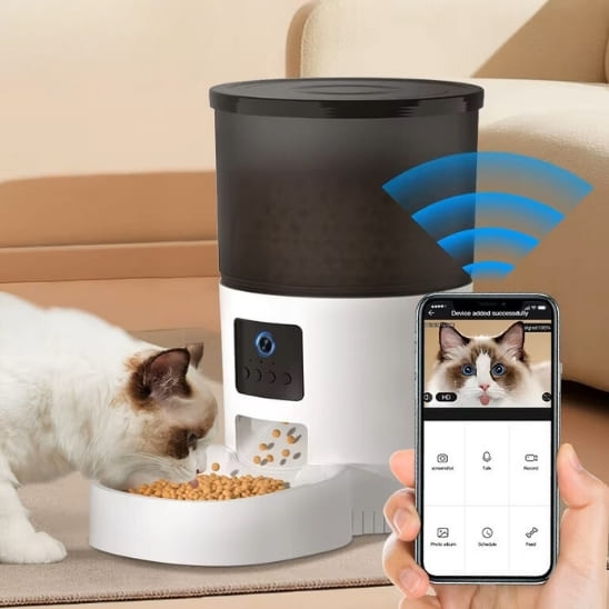 distributeur de croquettes pour chat caméra intégrée