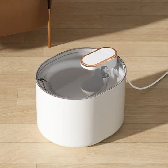 fontaine à eau pour chat blanche élégante