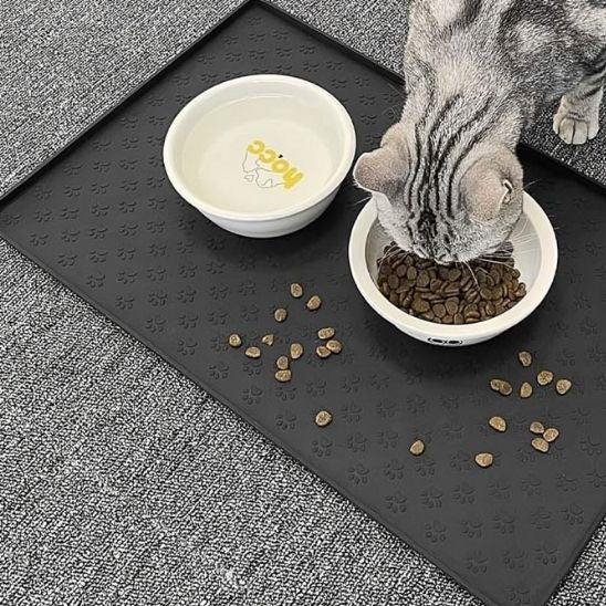 tapis protection gamelle surélevé chat noir