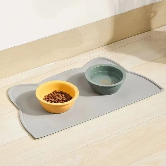 tapis gamelle chat gris coin repas propre