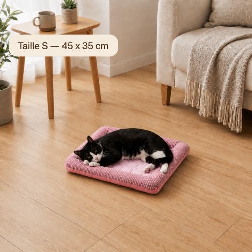 Tapis rafraîchissant chat matelassé rose taille S 45 x 35 cm avec chat allongé