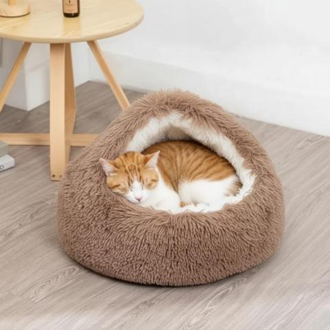 Coussin chat lit en peluche douce semi-fermé café