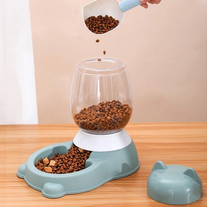 distributeur de croquettes pour chat plastique vert