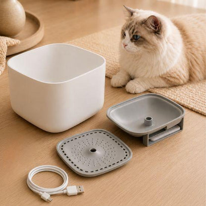 Fontaine a eau chat silencieuse blanche avec pieces demontables pour entretien facile et chat creme allonge a cote