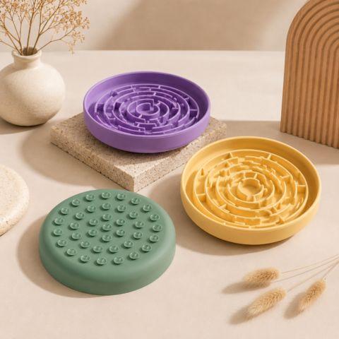 Dessous à ventouses d’une gamelle anti-glouton en silicone