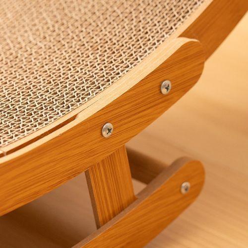 Détail du griffoir pour chat en bois et carton