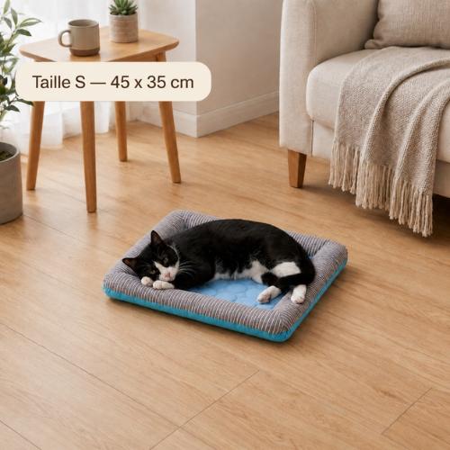 Tapis rafraîchissant chat matelassé bleu taille S 45 x 35 cm avec chat allongé